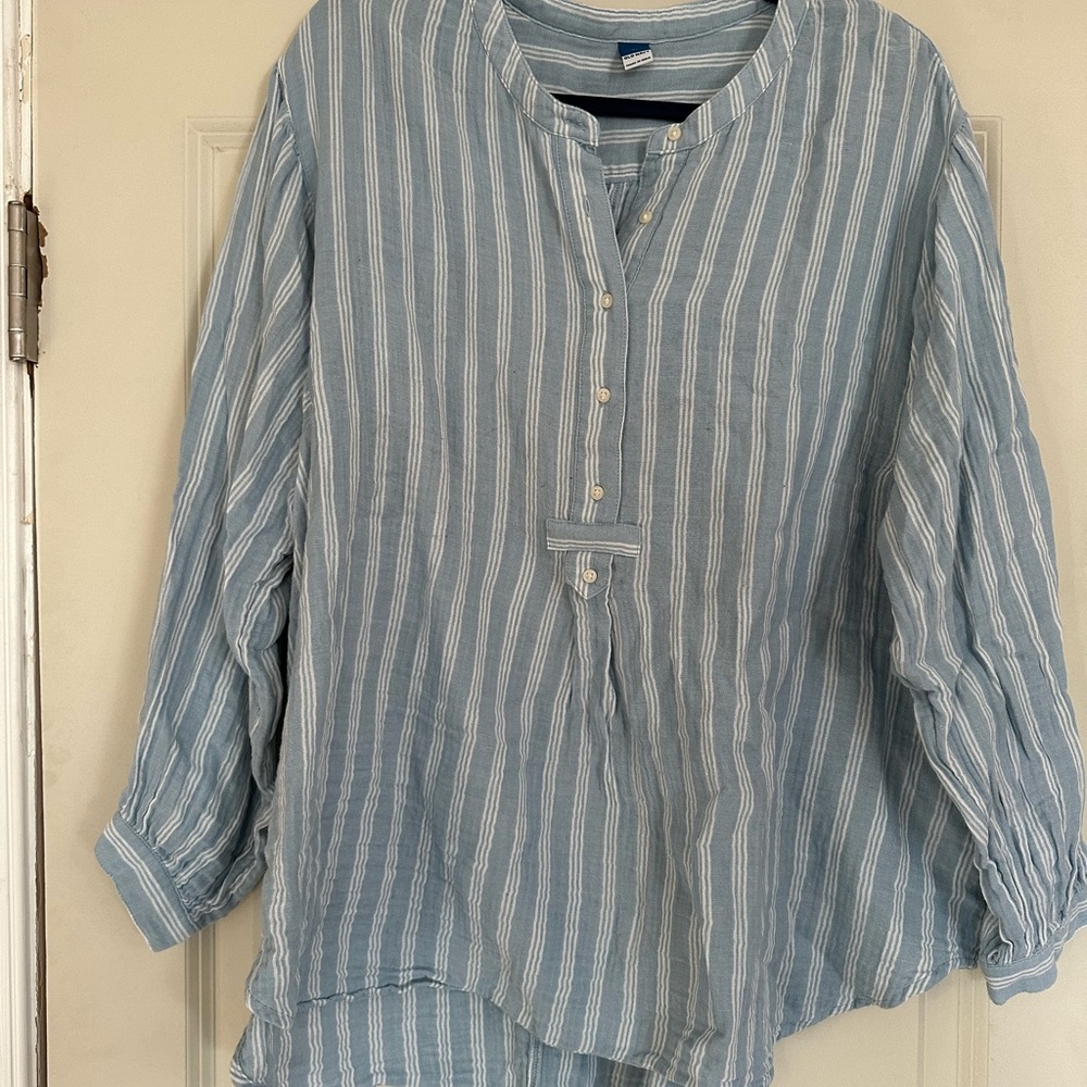 Women’s size 2X used blouse. Blue and white striped. Old Nave brand.